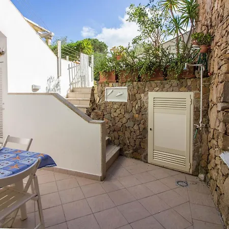 Guesthost - Lovely Nest With Veranda Golfo Aranci