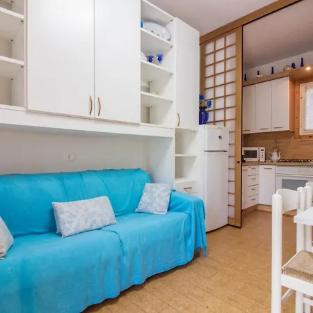 Guesthost - Lovely Nest With Veranda *