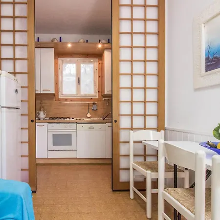 Guesthost - Lovely Nest With Veranda Appartement Golfo Aranci