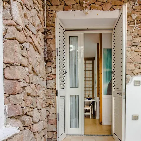Apartmán Guesthost - Lovely Nest With Veranda Golfo Aranci