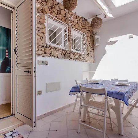 Apartmán Guesthost - Lovely Nest With Veranda Golfo Aranci