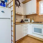 Guesthost - Lovely Nest With Veranda Apartmán Golfo Aranci